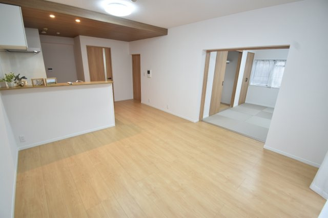 藤崎ロジュマンの居間・リビング