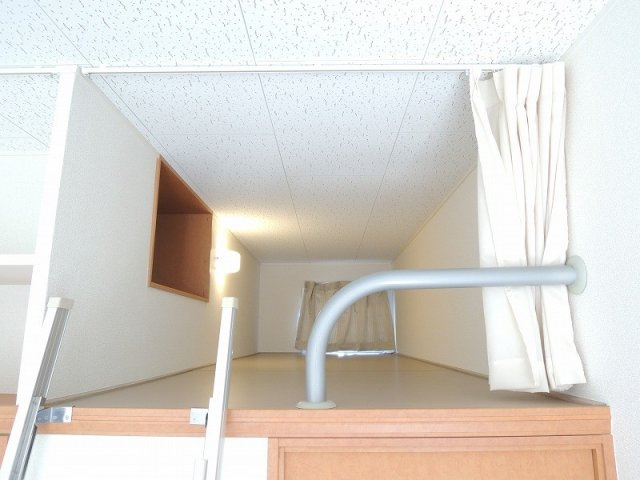 レオパレスメープルリーフの寝室|ロフトスペース