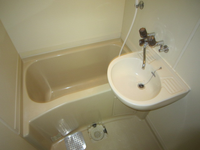 小金井市本町３丁目の賃貸マンションの浴室