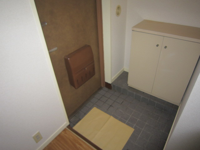 小金井市本町３丁目の賃貸マンションの玄関