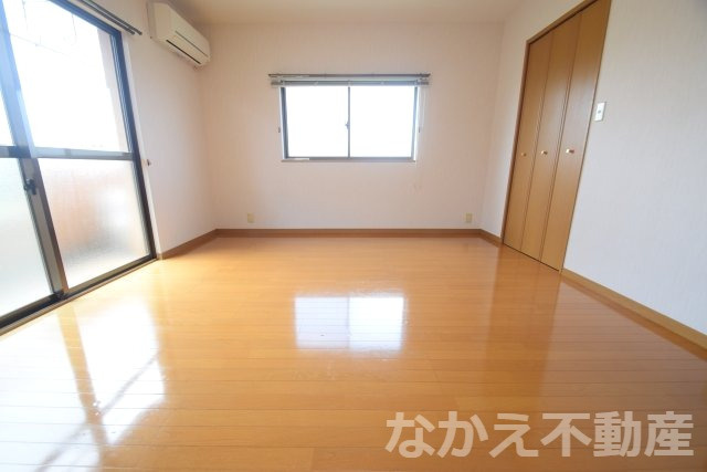 【洋室】 | 落ち着いた色調の洋室です