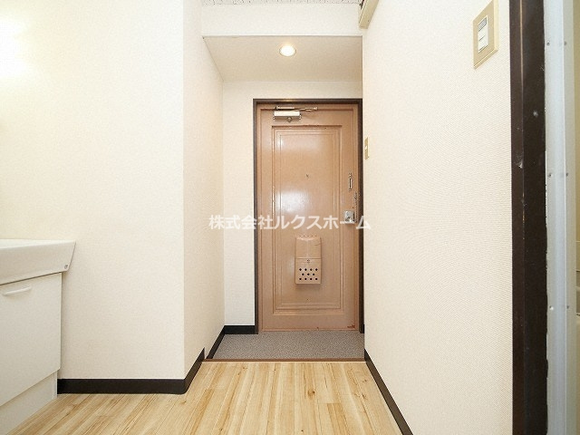 コスモセブンの玄関