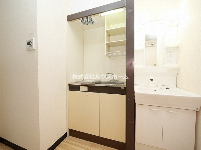 コスモセブンの居間・リビング