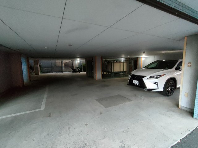 クワァドーロ・フォルテッツァ・ディ・アイの駐車場