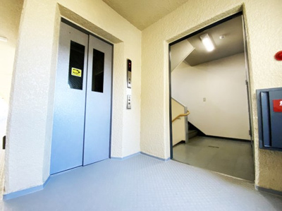 【エントランス】 | ユニ宇治マンション3号館 | 《ローンの事やお家探しのご相談は（株）ゆいホームにお任せ下さい。ちょっとした疑問にも解りやすくお応えします。》お気軽にご相談ください(^^)/