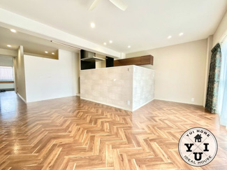 【居間・リビング】 | ユニ宇治マンション3号館 | 2019年にフルリノベーションされており、こだわりのある室内です。
収納スペースも充実で室内丁寧にお使いです。