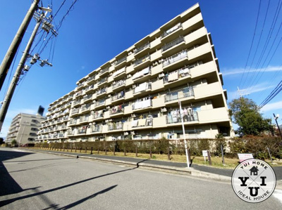 【外観】 | ユニ宇治マンション3号館 | 2WAYアクセスで利便性良好◎
最寄り駅は京阪『木幡駅』徒歩3分です。JR『木幡駅』へも徒歩7分でアクセス可能な立地です。