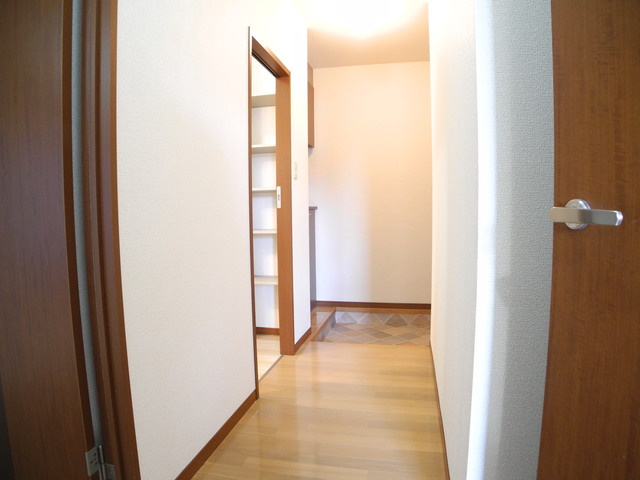 フレグランスヒルズの玄関|※写真は202号室※現況を優先します