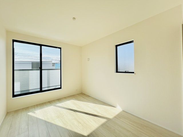 前橋朝日町2丁目の洋室|日当たりも良好な洋室♪