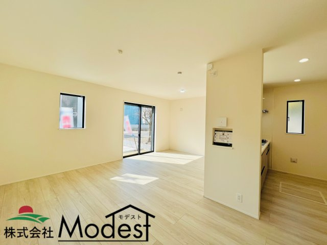 前橋朝日町2丁目の居間・リビング|明るく開放的な17帖リビング♪