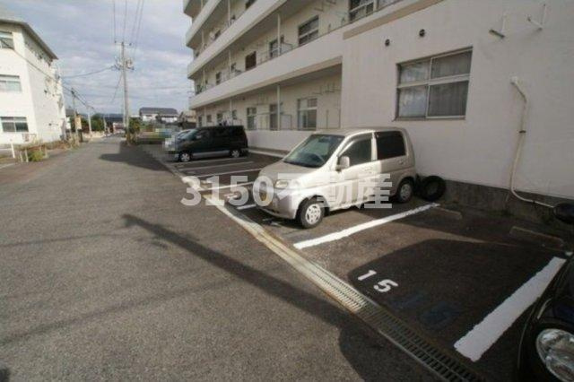 マンション島原の駐車場