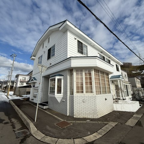 学）ハイツ六本木の外観