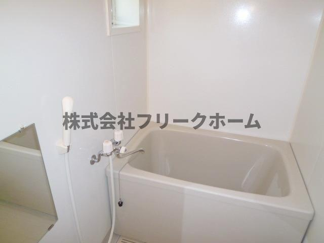 武蔵野市境南町３丁目のアパートの浴室