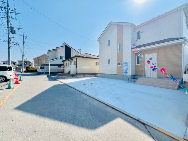 前橋市北代田町の前面道路含む現地写真|駐車スペース３台可♪