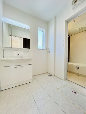 前橋市北代田町の洗面所|洗濯機を設置してもゆとりのある洗面脱衣所◎