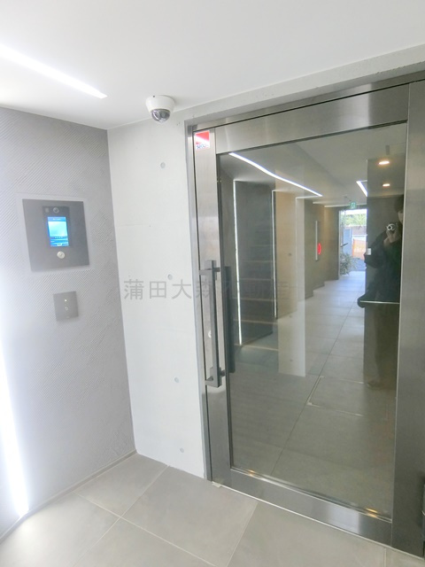 ルネサンスコート大森本町のエントランス|防犯カメラTVモニター付オートロック宅配BOXメールBOX管理人室