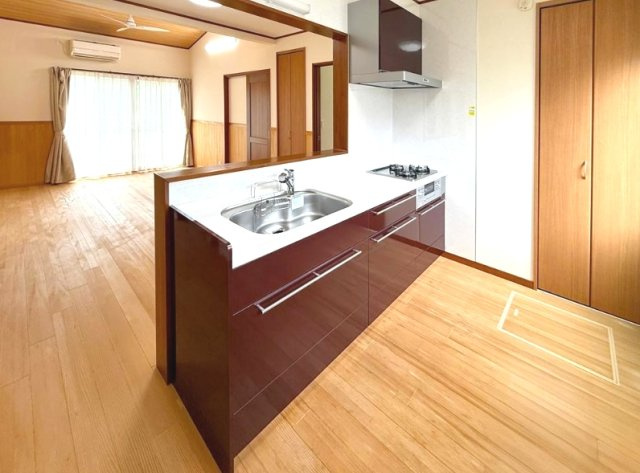 茂原市木崎　平屋中古戸建のキッチン|敷地約138 平成29年7月築３LDK平屋自然素材もみの木床材吹付断熱 駐車2台可家庭菜園が可能です
