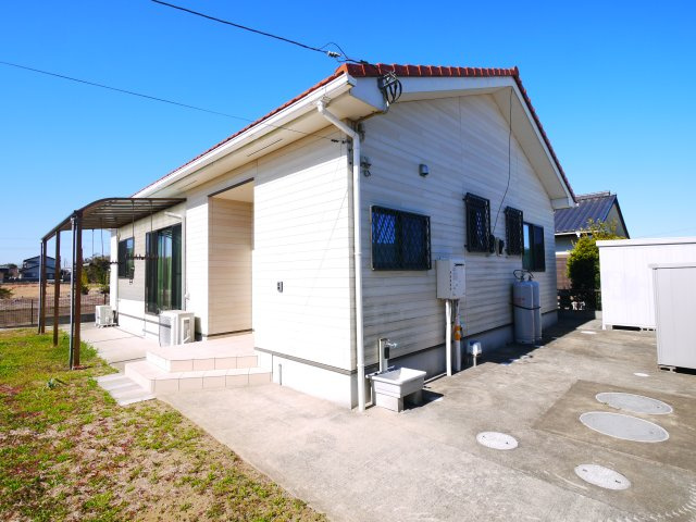 茂原市木崎　平屋中古戸建の外観|敷地約138 平成29年7月築３LDK平屋自然素材もみの木床材吹付断熱 駐車2台可家庭菜園が可能です