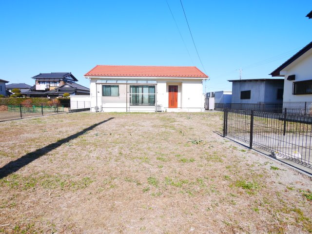 茂原市木崎　平屋中古戸建の庭|敷地約138 平成29年7月築３LDK平屋自然素材もみの木床材吹付断熱 駐車2台可家庭菜園が可能です