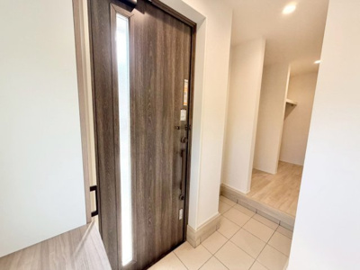 【玄関】 | 香取市みずほ台1号棟 | 即日内覧可能です！お気軽に０４７６－３７－３８８８までお問合せ下さい。