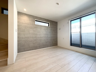 【居間・リビング】 | ◆港北区綱島東1丁目中古住宅◆ | ◆明るい2階リビング！外からの視線もシャットアウトできます。陽当り良好なリビングみんなが集まる楽しい空間になります。