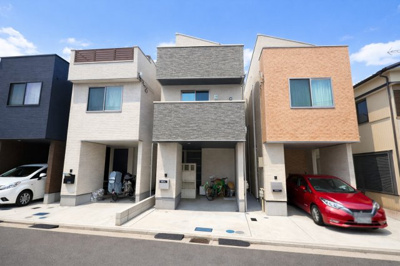 【外観】 | ◆港北区綱島東1丁目中古住宅◆ | ◆堂々たる趣ながら、主張し過ぎずどこか余裕を感じさせるシャープなフォルムで佇む邸宅は、晴天の空と照らし合わせる事で、本来あるべき完成形の姿を見せてくれます。