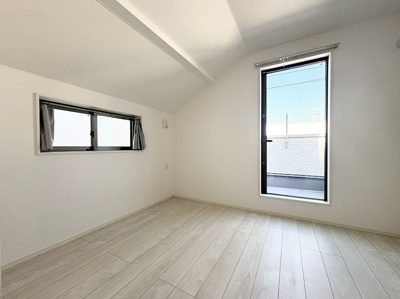 【洋室】 | ◆港北区綱島東1丁目中古住宅◆ | ◆二面採光で、陽差しを長時間受ける事が出来る暖かい室内です。