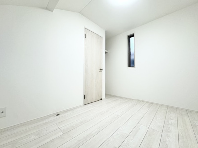 【洋室】 | ◆港北区綱島東1丁目中古住宅◆ | ◆柔らかい陽光が差し込む明るいお部屋を演出する設計。彩光の取れる窓が気持ちの良いお部屋を創り上げます。