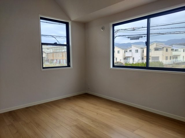 宝塚市山本南2丁目一戸建の洋室|2階北側洋室約6帖