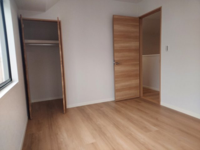 宝塚市山本南2丁目一戸建の洋室|2階北側洋室約6帖