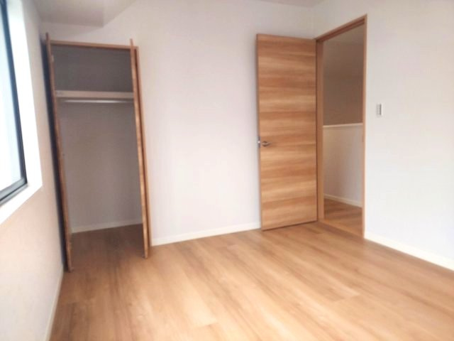 宝塚市山本南2丁目一戸建の洋室|2階北側洋室約6帖