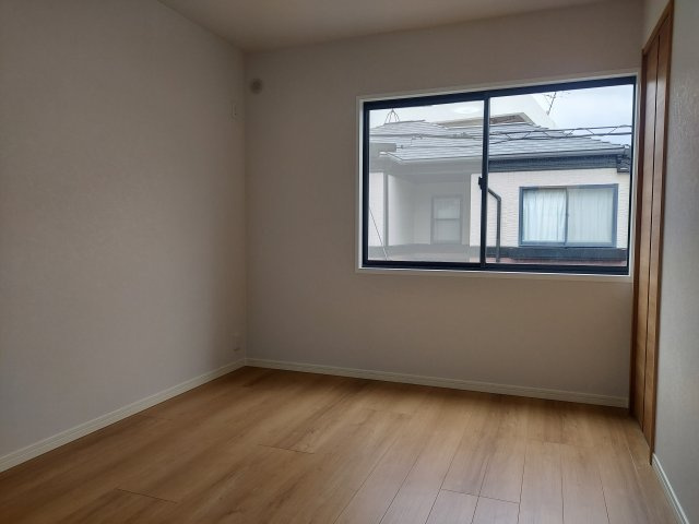 宝塚市山本南2丁目一戸建の洋室|2階中洋室約6帖