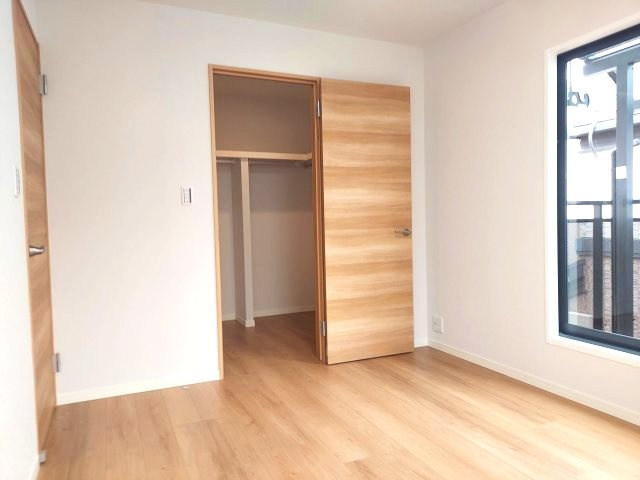 宝塚市山本南2丁目一戸建の洋室|2階南側洋室約6帖