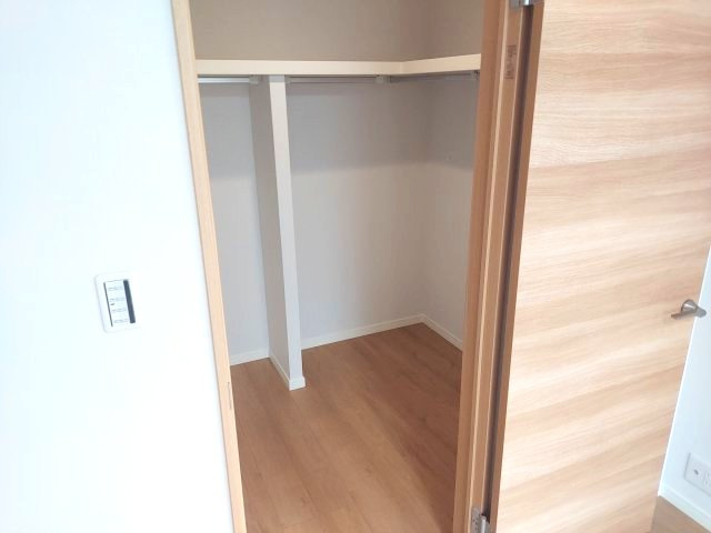 宝塚市山本南2丁目一戸建の収納|2階南側洋室約6帖　ウォークインクローゼット