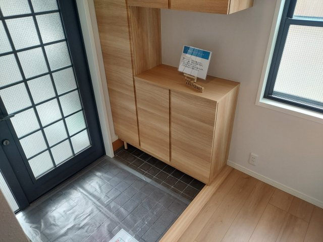 宝塚市山本南2丁目一戸建の玄関