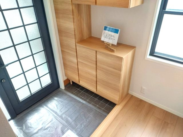 宝塚市山本南2丁目一戸建の玄関
