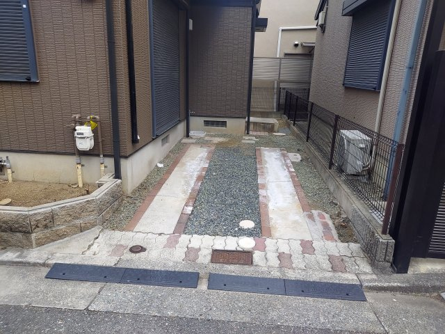 宝塚市山本南2丁目一戸建の駐車場