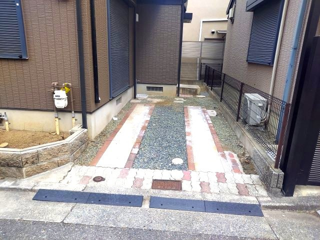 宝塚市山本南2丁目一戸建の駐車場