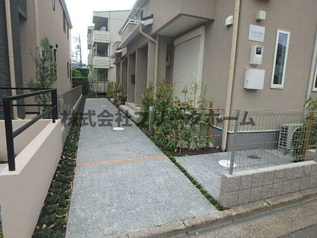 三鷹市上連雀３丁目のタウンのエントランス