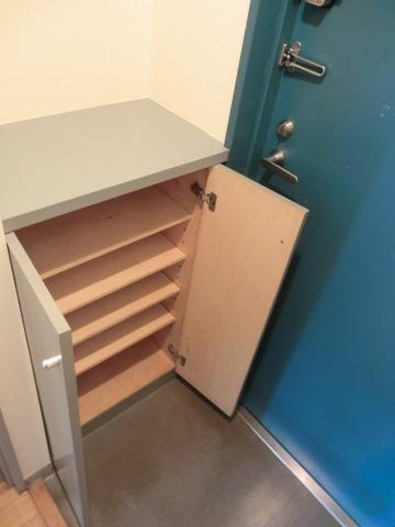 コスモリード赤羽の玄関