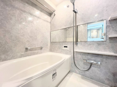 【浴室】 | グレイスたまプラーザⅡ | ◆お子様と一緒にバスタイムを楽しめる広々空間。浴室乾燥機付で心地よいバスタイムを実現します。