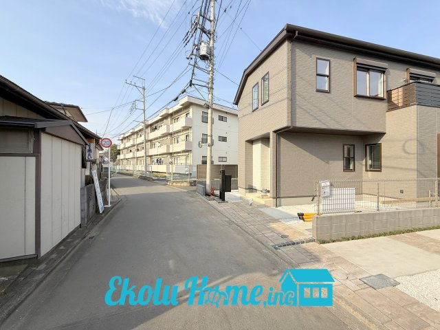福生市熊川　全2棟　1号棟の前面道路含む現地写真
