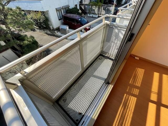 ＹＫＬ　ＦＬＡＴのバルコニー