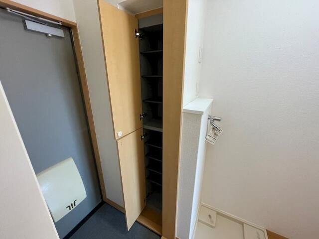 ＹＫＬ　ＦＬＡＴの玄関