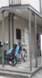 ファミールハイツのエントランス