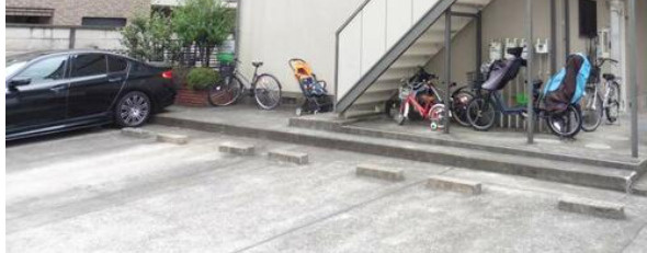 ファミールハイツの駐車場