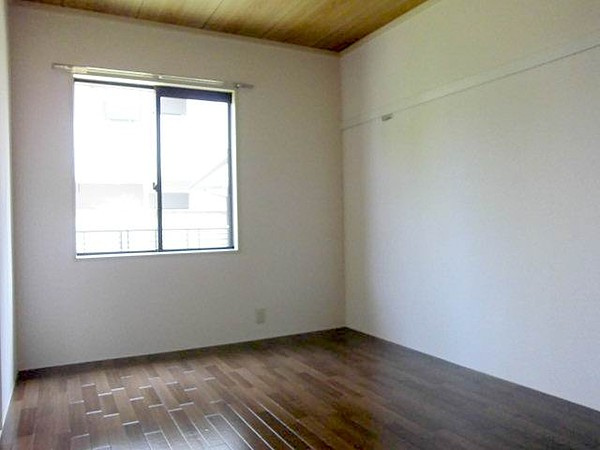 ファミールハイツの洋室