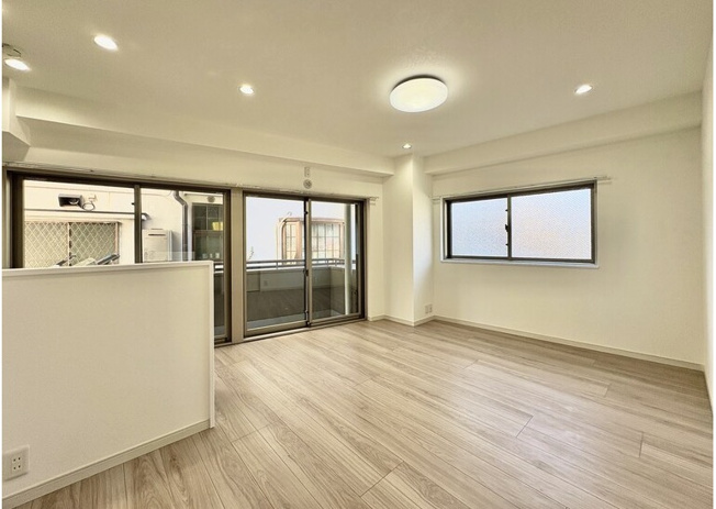 【居間・リビング】 | ★仲介手数料無料★MEGURO　HEIGHTS（これから中目黒駅北口再開発で利便性が高まります）