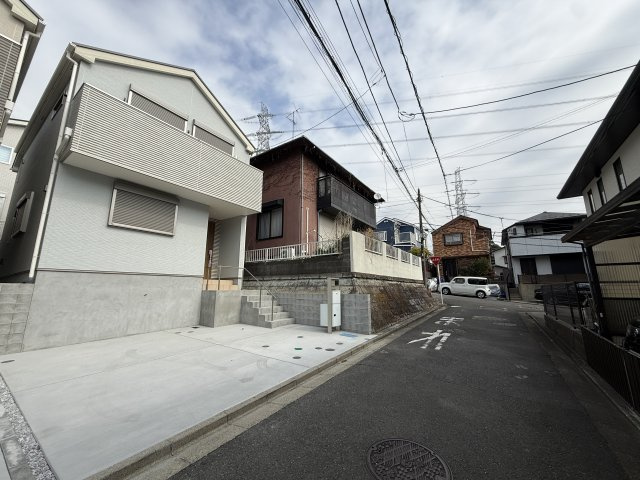シックハウス対応　電子ドア　カースペース2台の前面道路含む現地写真