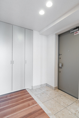 ガーデニエール砧レジデンスの玄関